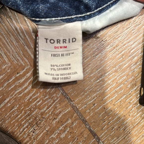 Torrid Denim Cut-Off Shorts- distressed size 18 - Picture 4 of 4